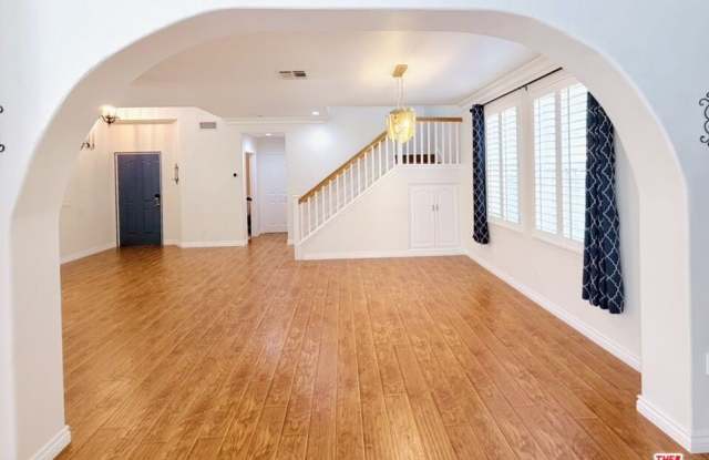 25506 Burns Pl Gallery 4