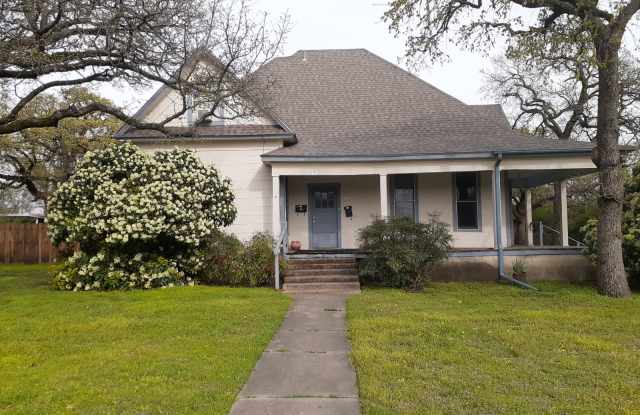 1708-1710 Bolivar St - 1708 - 1708 Bolivar St, Denton, TX 76201