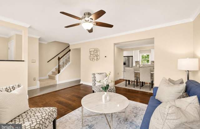 8221 DOCTOR CRAIK Court Gallery 4
