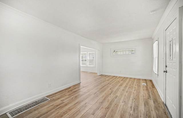 **Move in special!!** $250 off first full month rent or a 55 inch TV!! photos photos