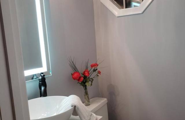 8243 LONDONDERRY COURT Gallery 2