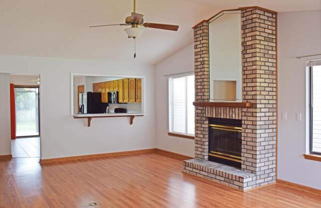 Great Niceville Location - Close to Base, College and Schools Gallery 3
