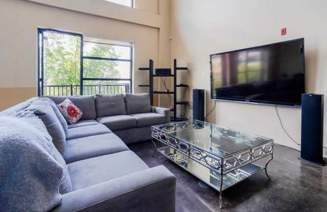 Fully Furnished Mid-Term 2-Level Condo | 1,549 Sq Ft | Private Parking | Shared Living Gallery 3