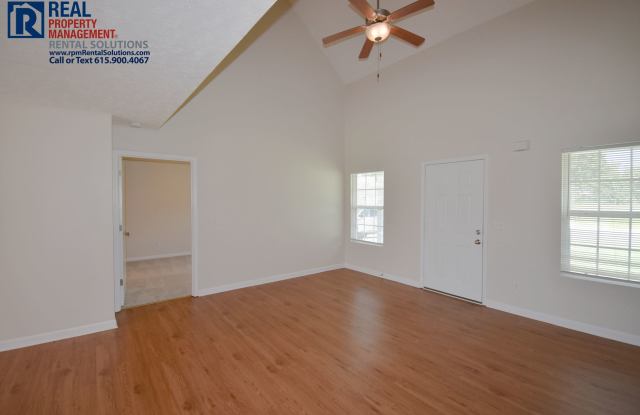 Great FIVE bedroom home with attached garage and back patio! 1.2 miles from MTSU! Gallery 4