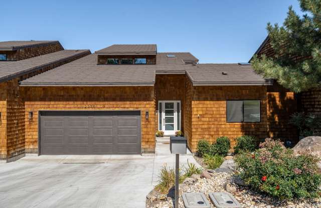 Stunning Newer Lakeridge Shores Townhome photos photos