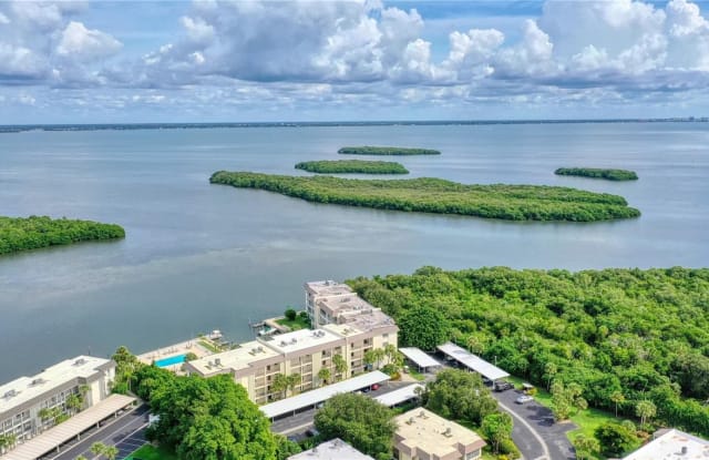 605 SUTTON PLACE - 605 Sutton Place, Longboat Key, FL 34228