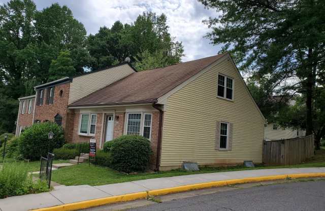 9837 SAINT CLOUD COURT - 9837 St Cloud Court, Oakton, VA 22031