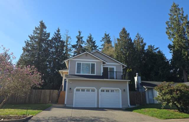 Auburn west hill 4 bedroom and 3 bathroom well maintained home.  Available NOW!! photos photos