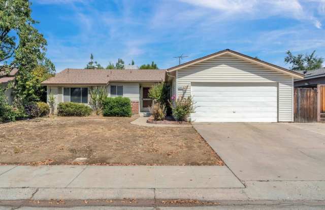 Clovis Home-Convenient location to shopping & entertainment Gallery 1
