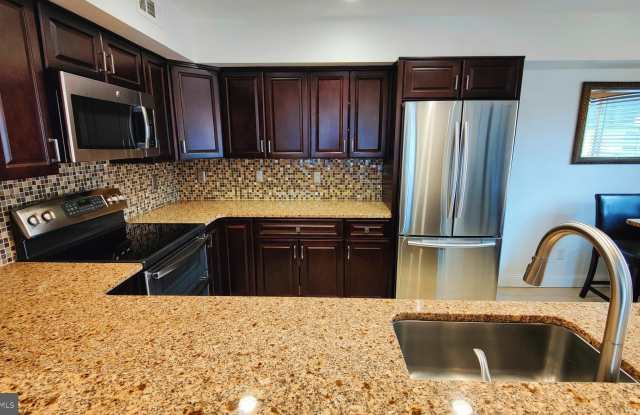 710 GREGORYS WAY Gallery 4