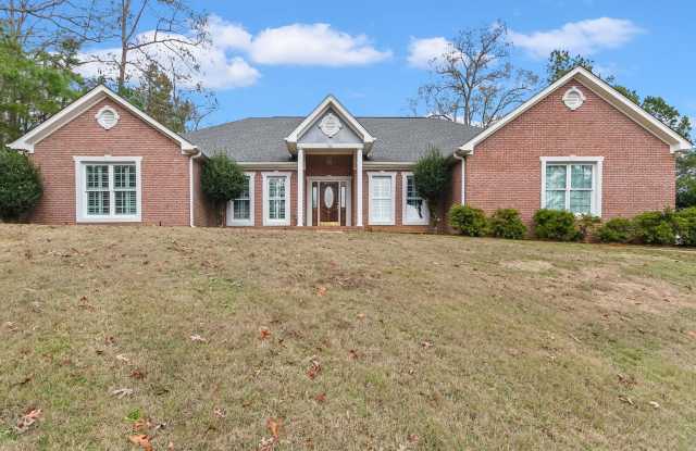 Spacious 3 Bed 2.5 Bath! Available for Fall 2026! Call to Schedule a Tour Today! photos photos