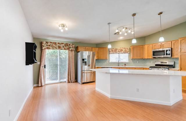 Single Story 2 Bedroom 2 Bathroom Gallery 4