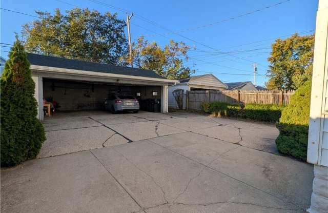 154 Lincoln Boulevard Gallery 3