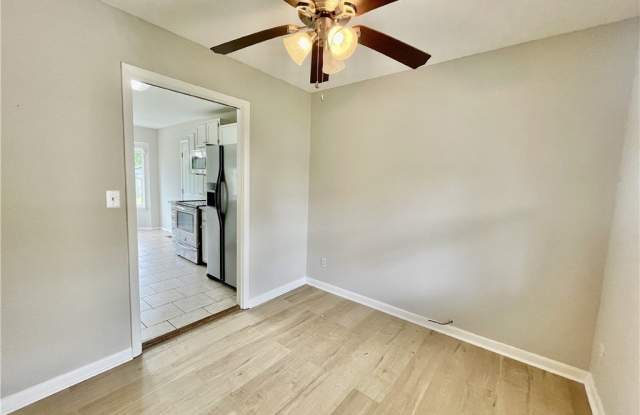6732 Vaughn Road Gallery 3