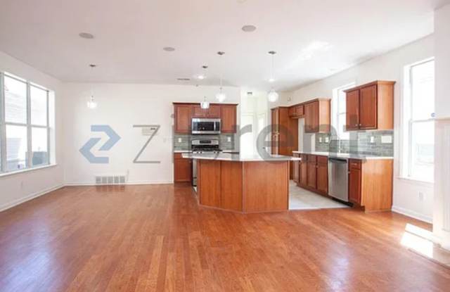 275 Island Village Dr Gallery 4