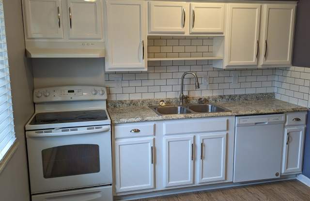 3207 Park Drive - 16 photos photos
