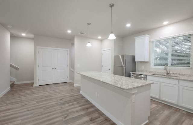 Spacious & Modern 3/3.5 in The Preserve at the Dominion Gallery 4