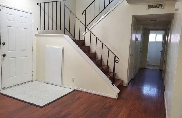 **Move in Special!- $500 off first month's rent**- Charming 2-Story- Gallery 4