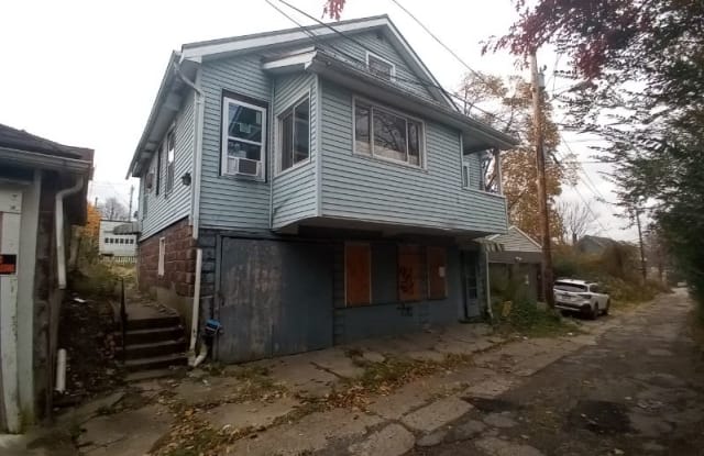 1609 Ridge Ave 1 - 1609 Ridge Avenue, Steubenville, OH 43952