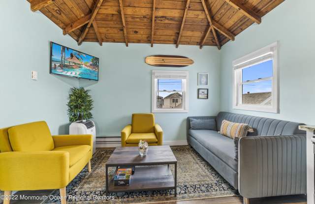 171 Beachfront unit: 3 photos photos