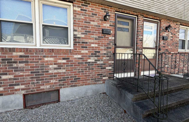 10 Crown Street - 10 Crown Street, Bristol, CT 06010