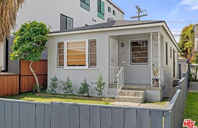 8666 Cadillac Ave photos photos