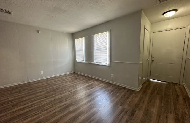 2005 East Elm Street - 2005 East Elm Street, Wichita, KS 67214