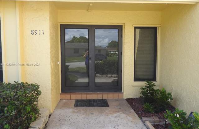 8911 NW 67th Ct Gallery 2