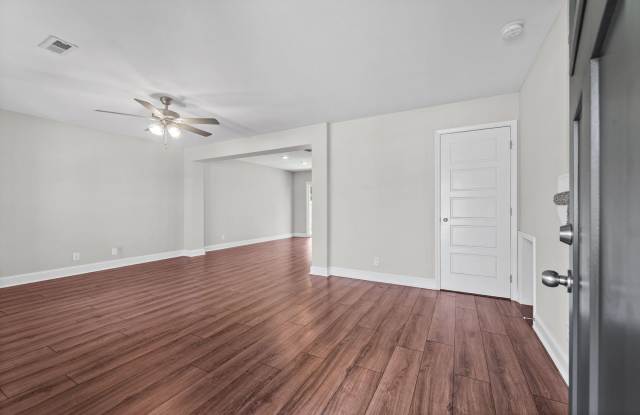Pet Friendly 4 Bedroom Gallery 4