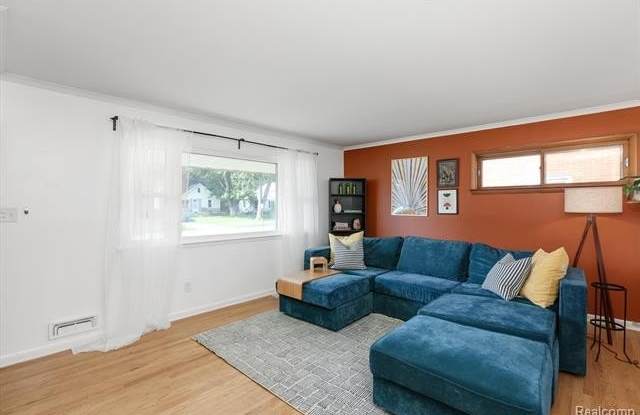 312 W LINCOLN Avenue Gallery 2