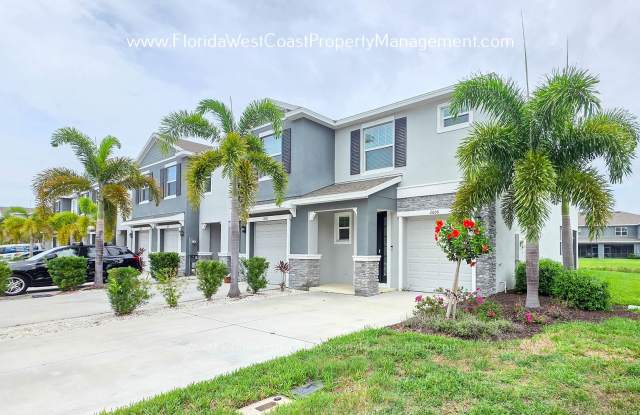 OUTSTANDING CORNER TOWNHOME  3 Bedroom/2.5 BATH PLUS FLEX- BONUS! SUPER LOCATION TO WATERSIDE- SARASOTA photos photos