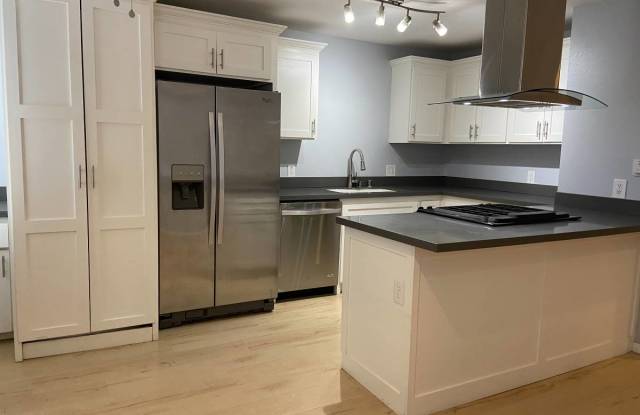 1554 Diamond Street - 3 photos photos