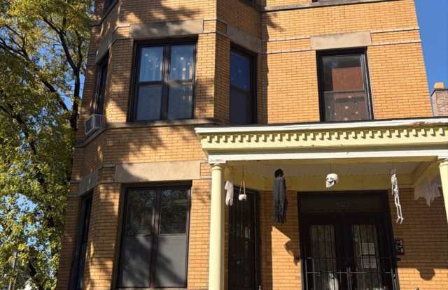 1900 N Keeler Avenue Gallery 1