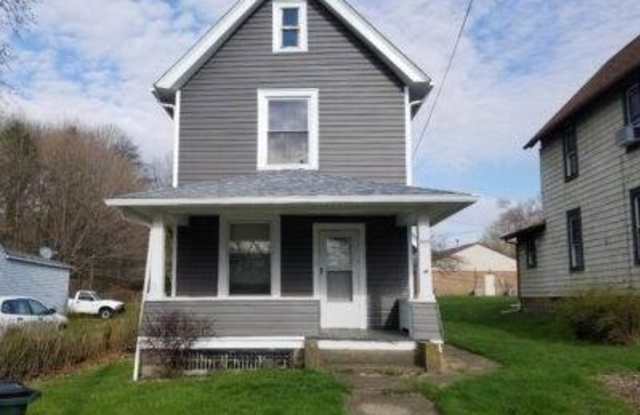 266 Independence SE St - 266 Independence Street Southeast, Massillon, OH 44646