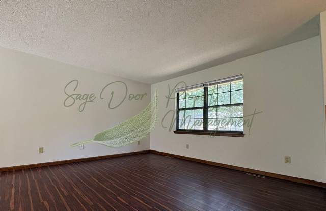 AVAILABLE NOW IN BLUE SPRINGS!!!! photos photos