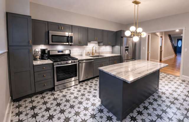 2005 S 13th St photos photos