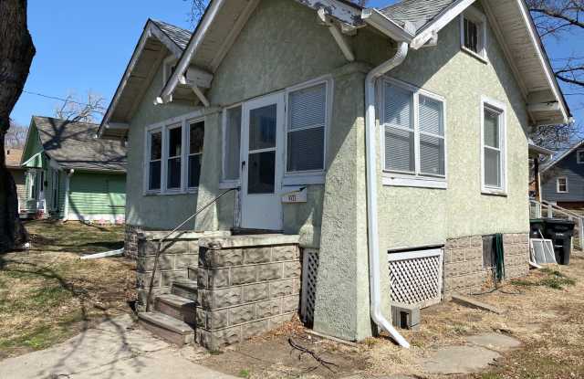 2 bed 1 bath house $995 photos photos