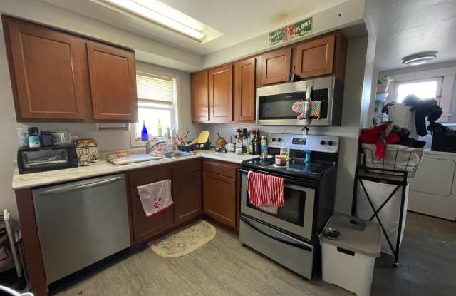 Upper 2 Bedroom Unit of Duplex photos photos