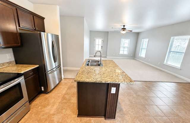 Beautiful 3-bedroom/2-bath D'Iberville (1/2 off first month) Gallery 3