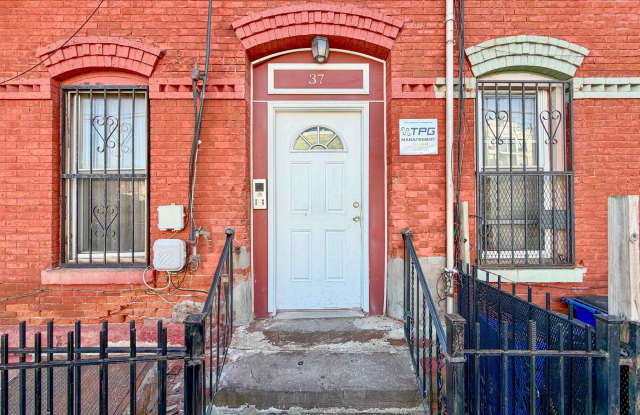 37 HARMON ST Gallery 2