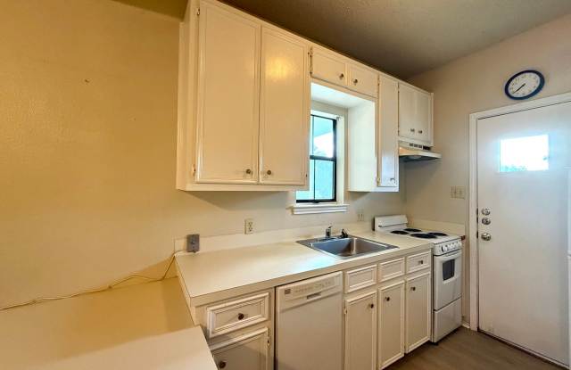 4401 Speedway- Free Cable and Internet-Available for August! Gallery 4