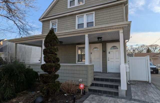 94 Underhill Avenue unit: 2 photos photos