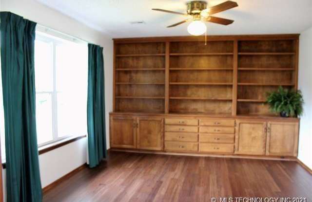 4615 Barlow Place Gallery 2