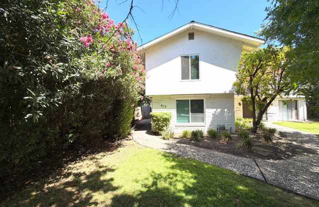 Duplex for Rent in Central Davis – Perfect for UC Davis Students Gallery 1