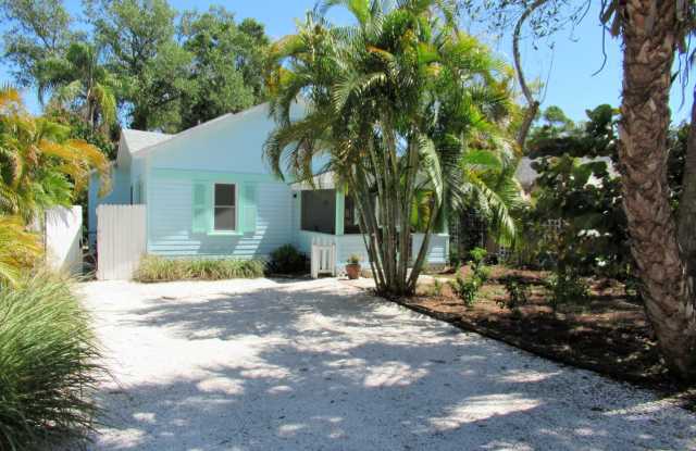 GULFPORT FURN. COTTAGE 2/2 EIGHT MONTH RENTAL APR. 14-JAN. 3, 2025 - 2530 52nd Street South, Gulfport, FL 33707