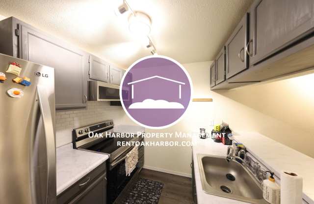 2 Bed 2.5 Bath - Excellent Condition - Pet Friendly - NAS Whidbey - 111 Northwest Columbia Drive, Oak Harbor, WA 98277