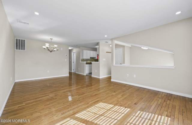 205 6th Avenue Gallery 3