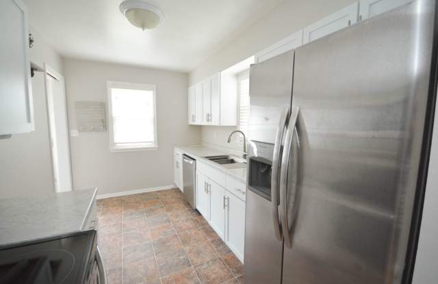 Impeccable updated home just blocks from downtown! Gallery 4