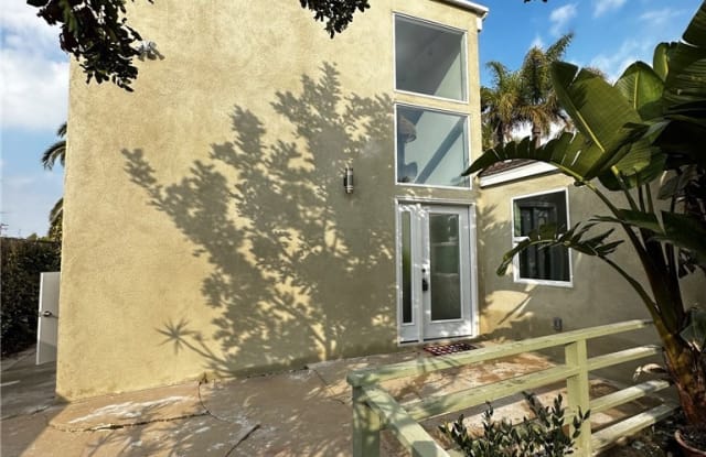 665 W Palm Avenue 1/2 - 665 West Palm Avenue, El Segundo, CA 90245
