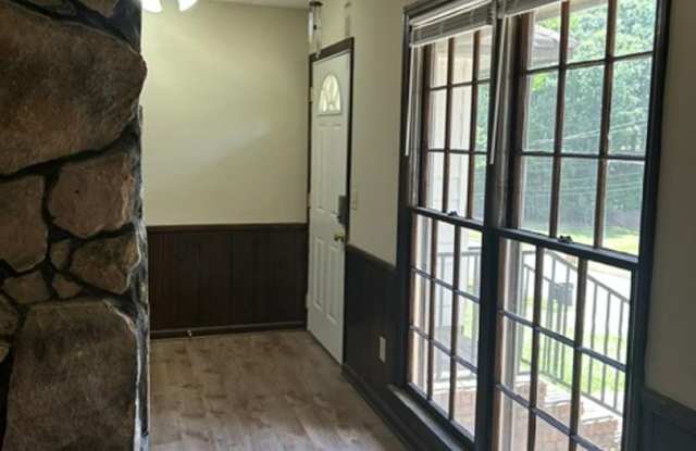 North Columbus 3 BR, 2BA, Great room and fenced yard Gallery 4